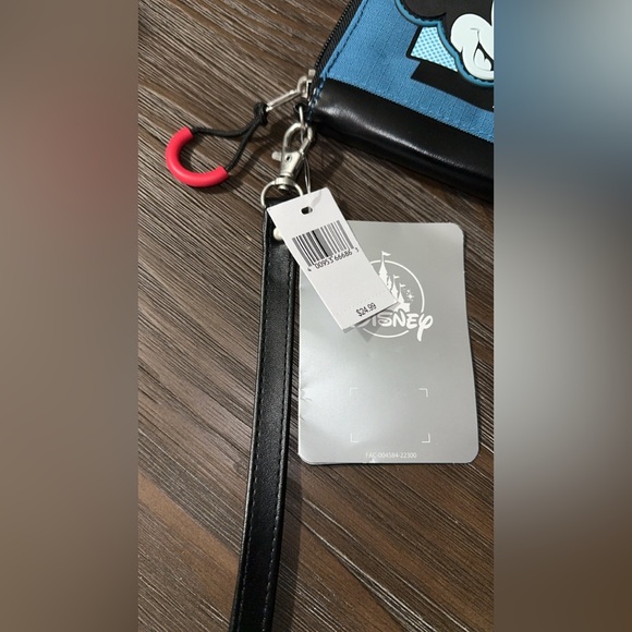 Disney Parks Mickey Mouse ''All-Time Classic'' Wrist Wallet NWT 🫶🏼❤️🫶🏼 SALE 🤗 - Picture 5 of 10